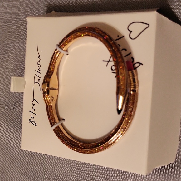Betsey Johnson pencil ✏️ hinged by pass - Picture 2 of 4